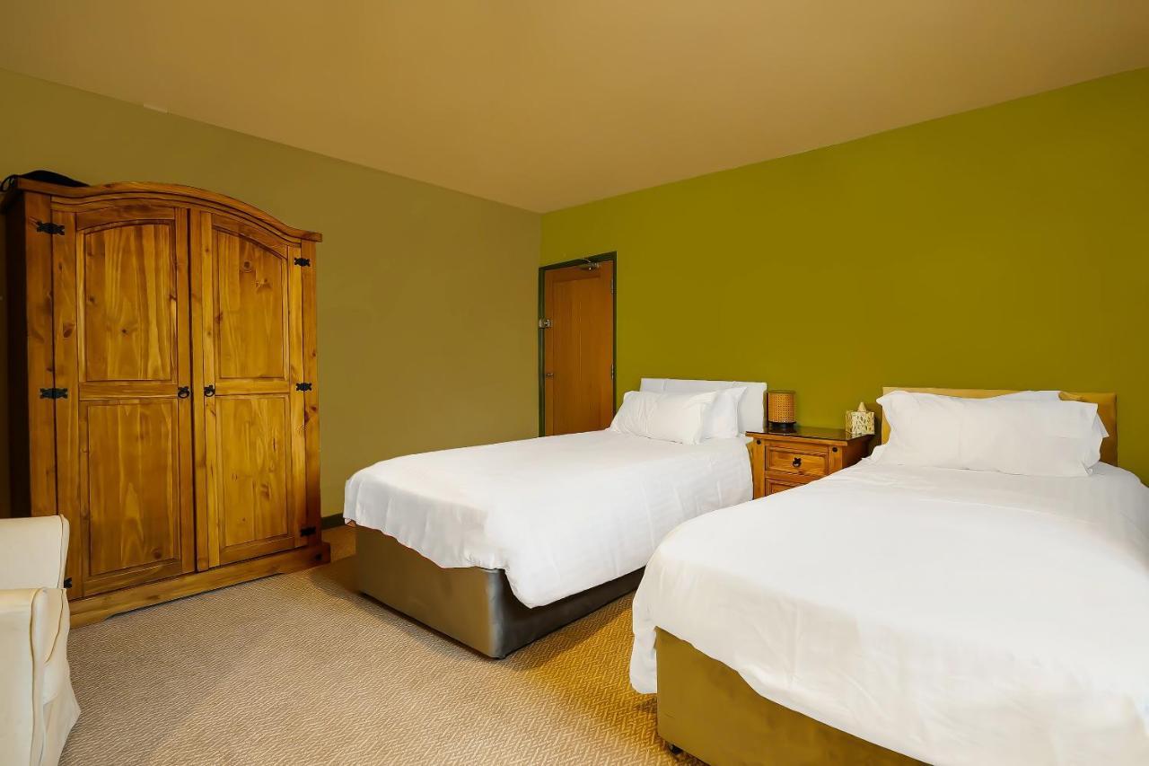 Oyo The White Horse, North Yorkshire Hotel