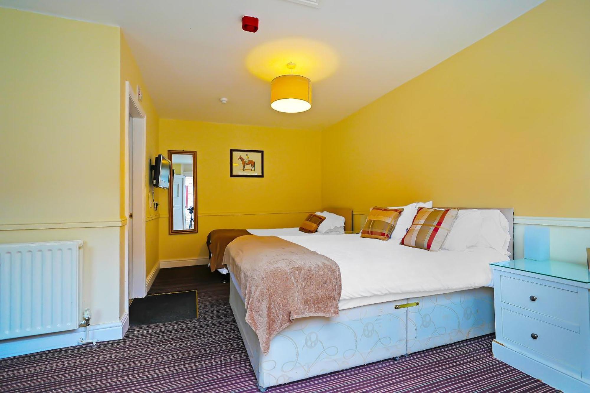 Oyo The White Horse, North Yorkshire 3*