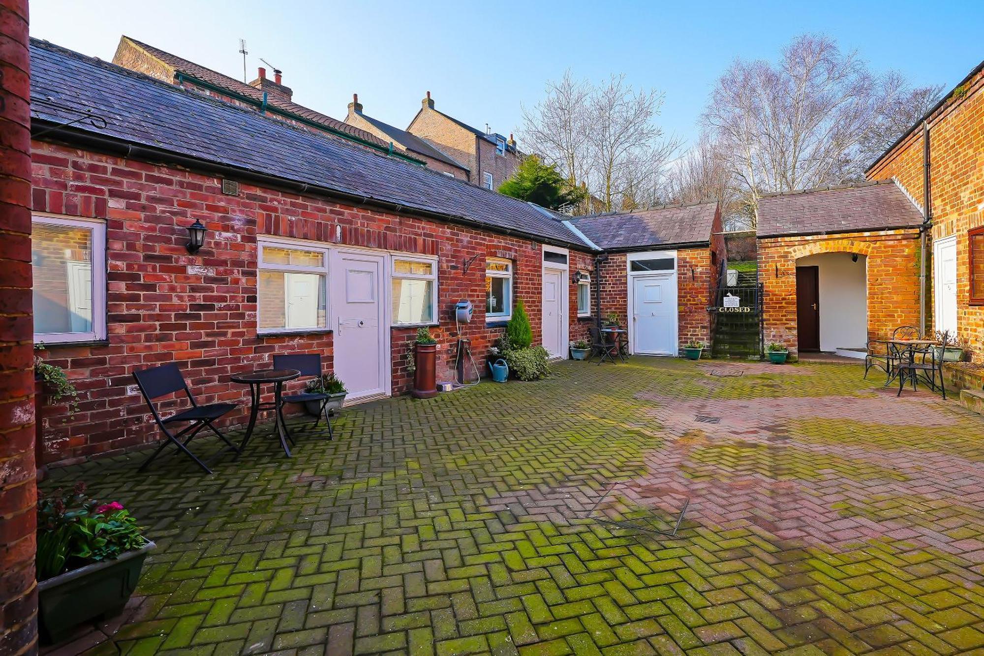 Oyo The White Horse, North Yorkshire Hotel 3*