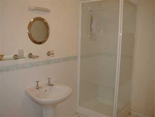 Oyo The White Horse, North Yorkshire 3*