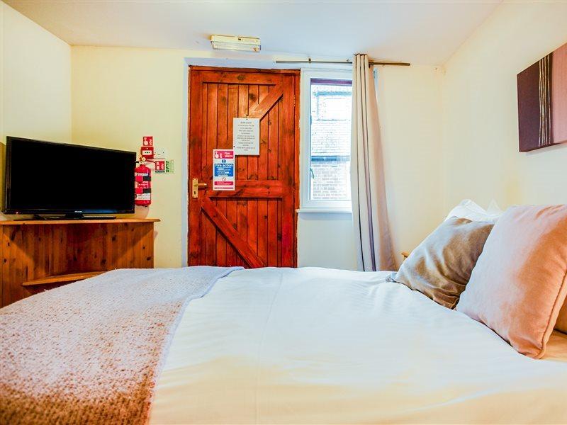 Oyo The White Horse, North Yorkshire 3*